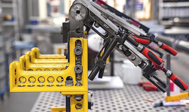 Universal pivot and tilt angle