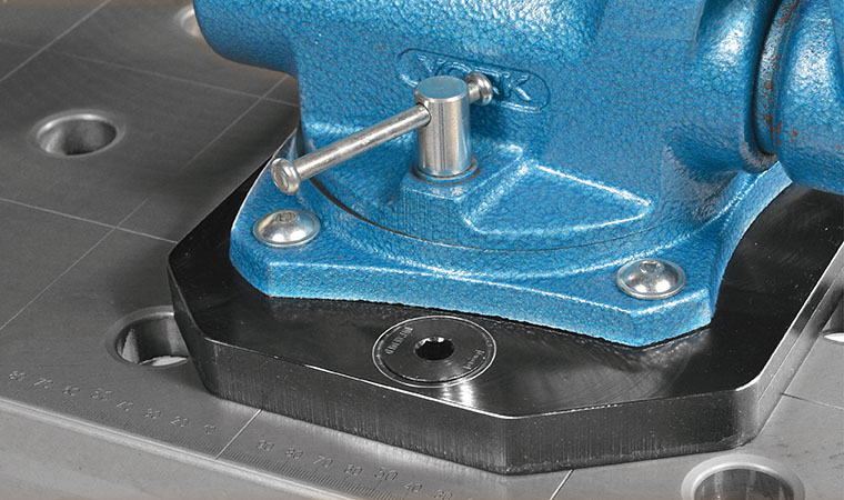 Connecting bush D28 short with screw