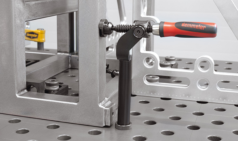 Performance screw clamp with spindle