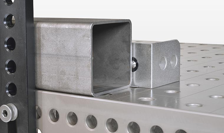 Ball clamp bushing with countersunk head 