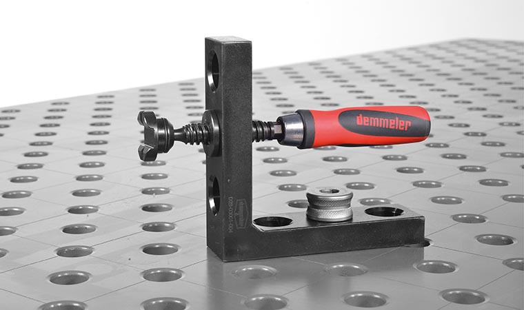 Spindle with bushing and clamping pads