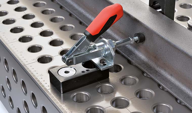 Universal toggle clamp