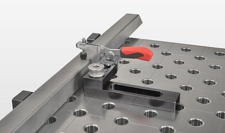 Horizontal toggle clamp with universal stop ï¿½ system 28