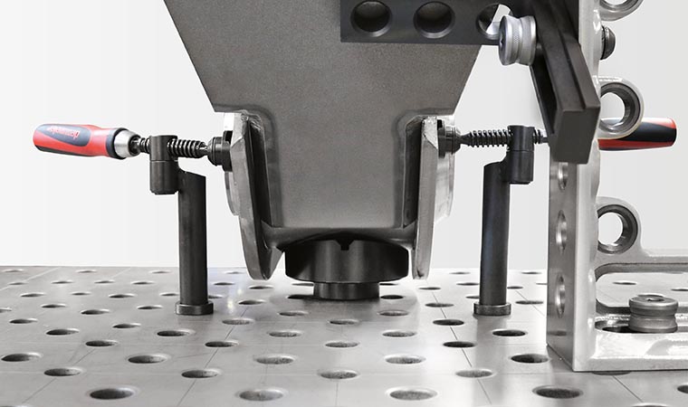 Prismaaufnahme D28 mit Aufnahmedorn ø 140 mm