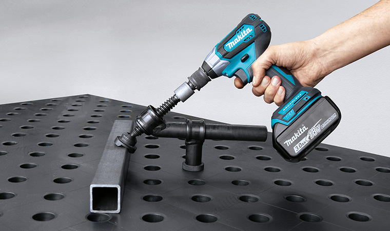 Electric screwdriver with quick-change coupling for the PPC bolt and accessories
