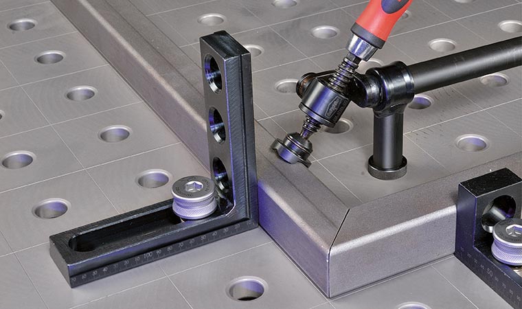 Clamping and locating angle bore/oblong hole